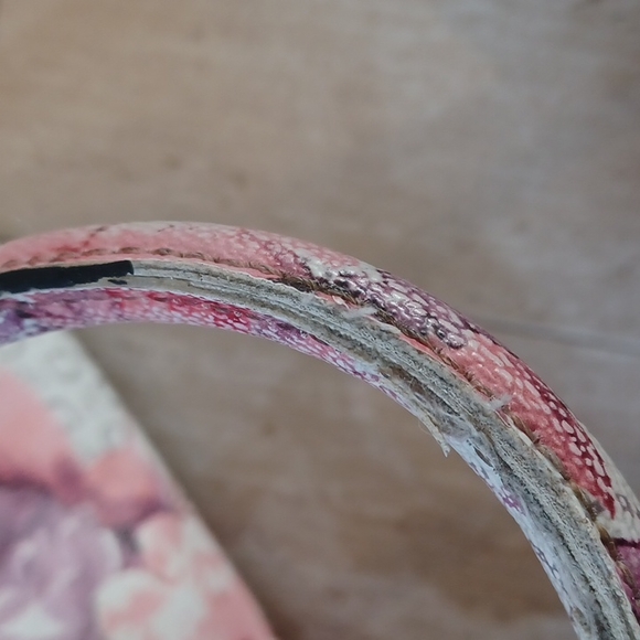 Stunning Guess Signature Floral Hand Bag - Picture 10 of 16